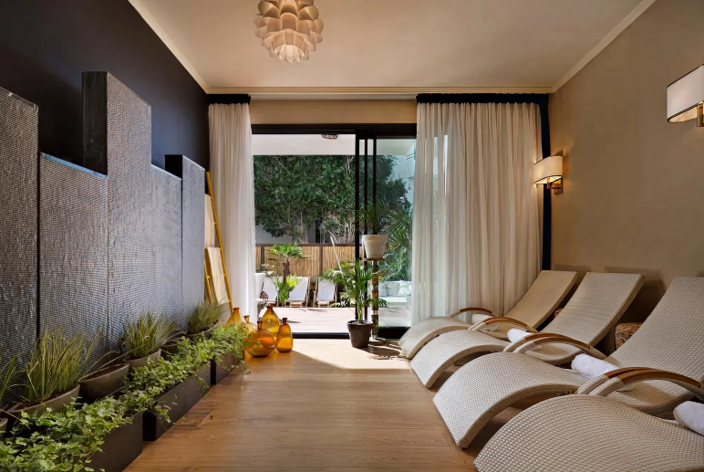 Brown Beach House Spa 