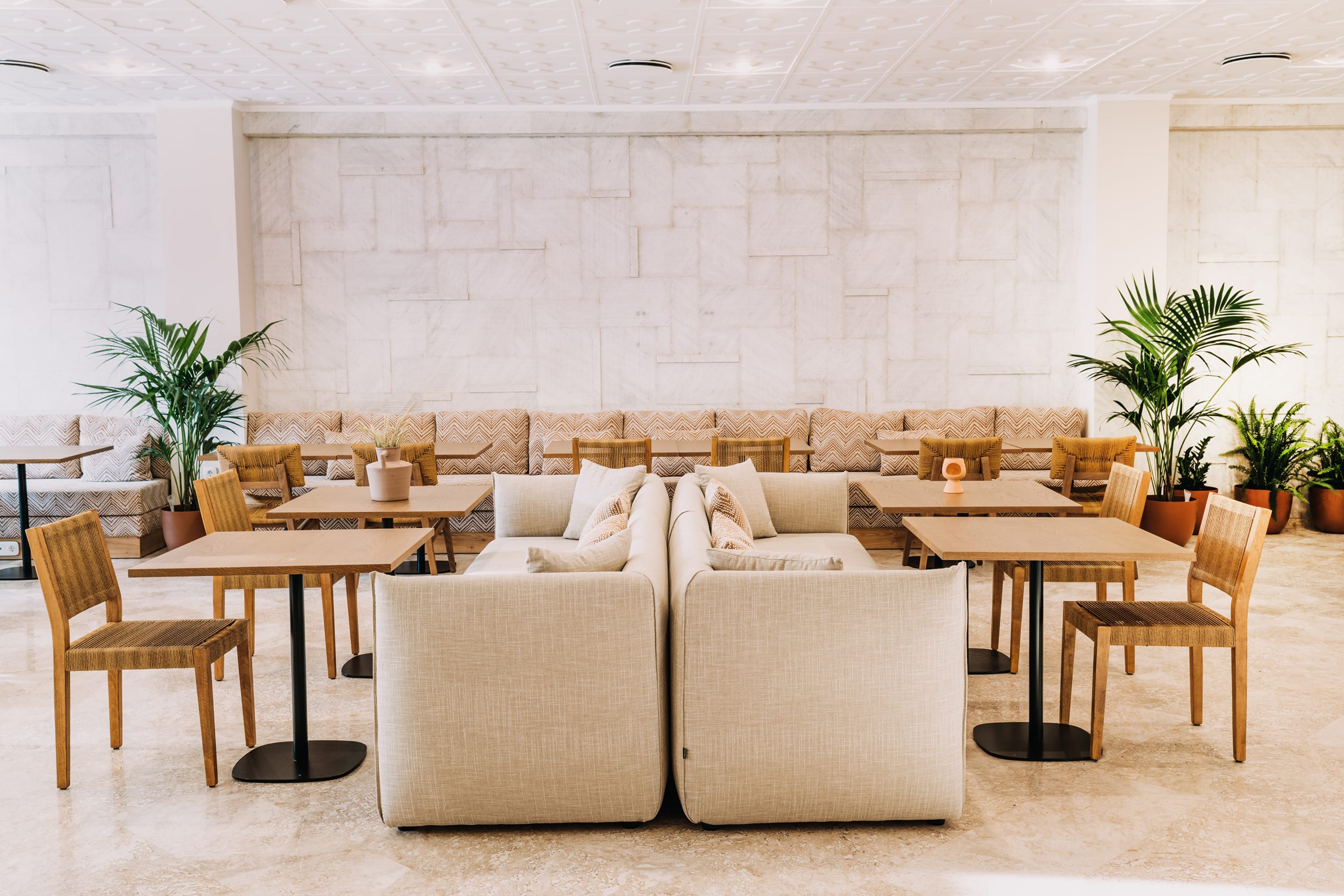 brown-beach-chalkida-by-brown-hotels-main-restaura