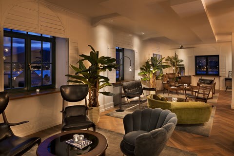 Indoor Bar &amp; Lobby Lounge 