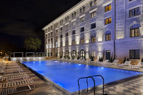 Swimming Pool 